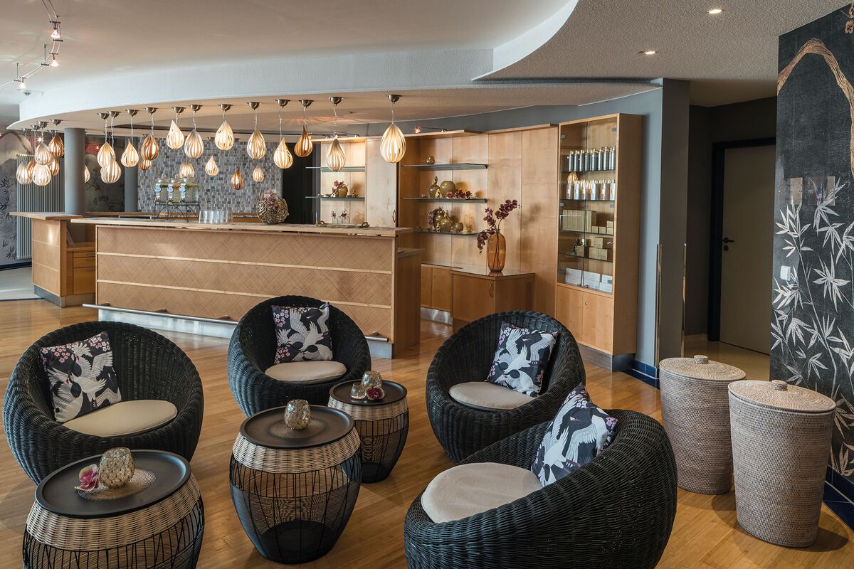 Seating area in the wellness lounge with armchairs and small tables