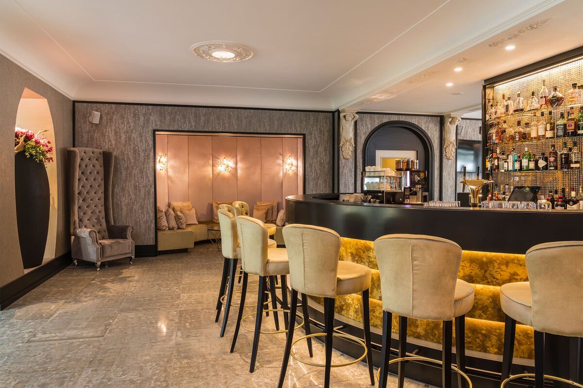 Premium Drinks and Cocktails at the In-House Lobby Bar