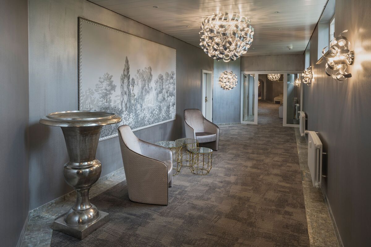 Corridor to the Residence Junior Suites