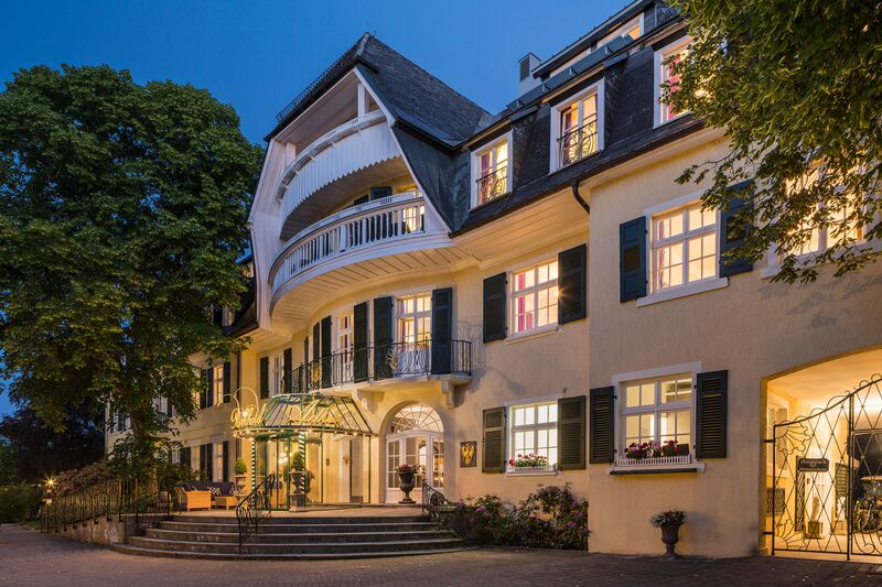 Belle-Époque Haupthaus at night Belle-Époque Haupthaus at night